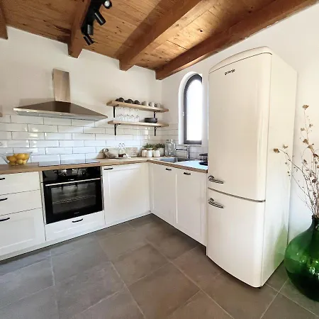 Holiday home Island House Osljak