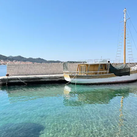 Island House Osljak בית נופש *