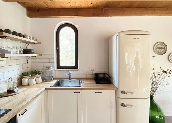 Island House Osljak בית נופש *