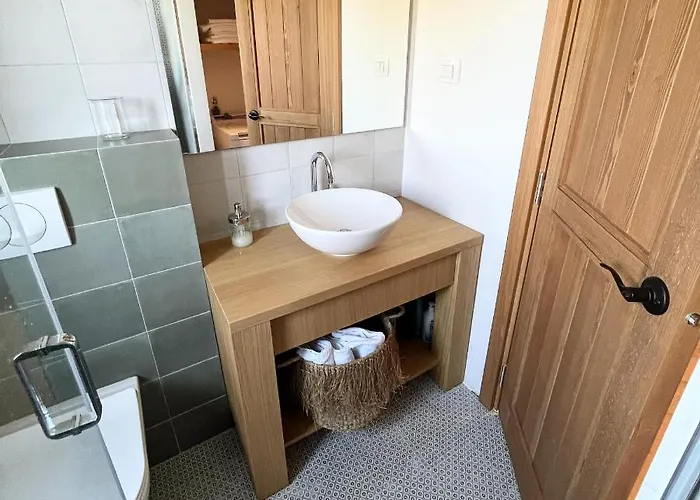 Island House Osljak בית נופש *